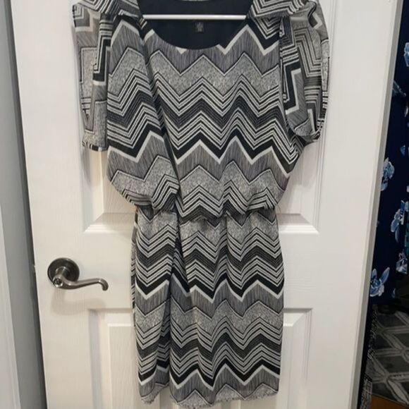 𝅺CITY triangles elastic waist dress Small - Picture 2 of 8